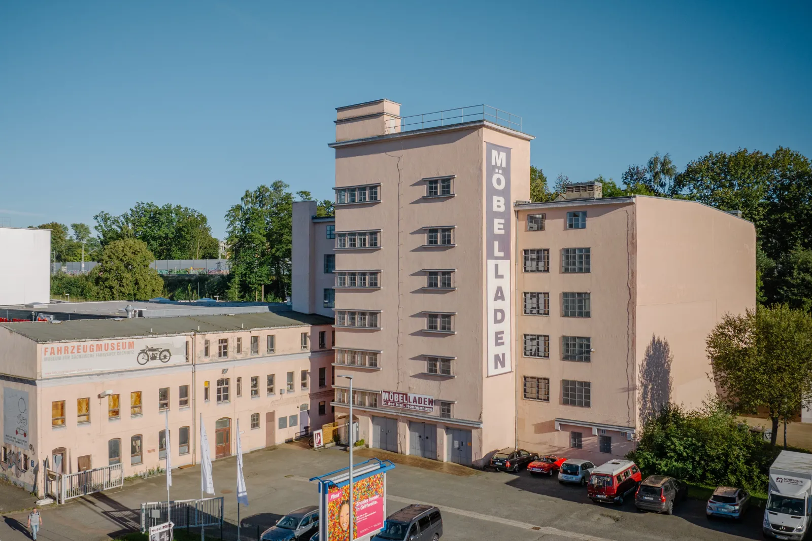 Historische Hochgarage mit Fahrzeugmuseum an der Zwickauer Straße, Chemnitz